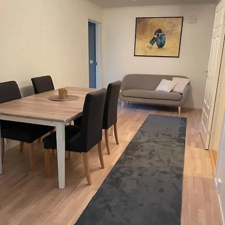 شقة Trivelig Leilighet Ved Inngangen Til Senja